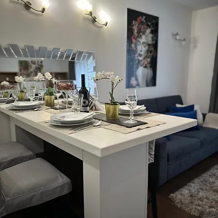 Apartman Wellness By The Opera *