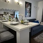 Apartament Wellness By The Opera *