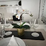 Wellness By The Opera Apartament Budapeszt