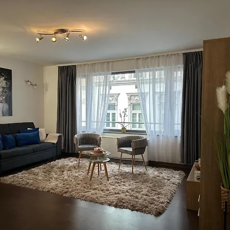 Wellness By The Opera Apartament